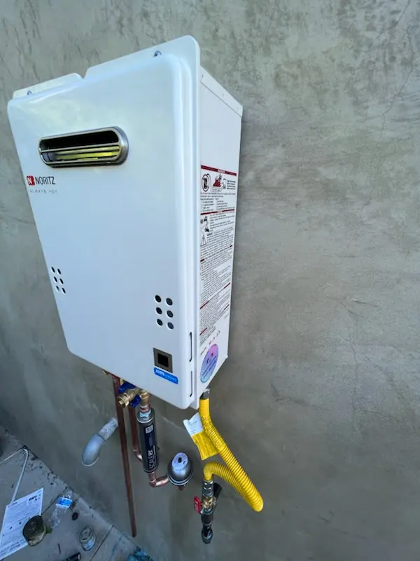 Tankless water heater installation for Comite de Families en Accion homes